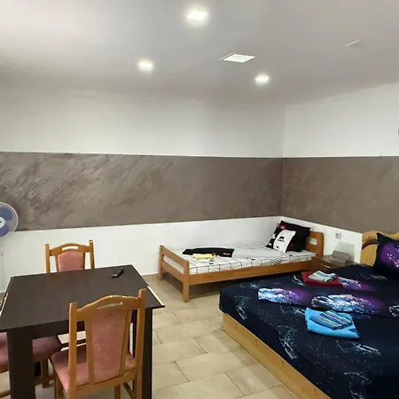 아파트 Stefan 2 *